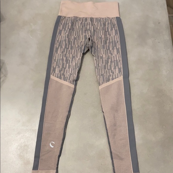 EUC seamless workout running bra & leggings set - Picture 5 of 6